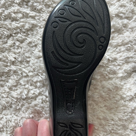 Born Clogs - Picture 7 of 7